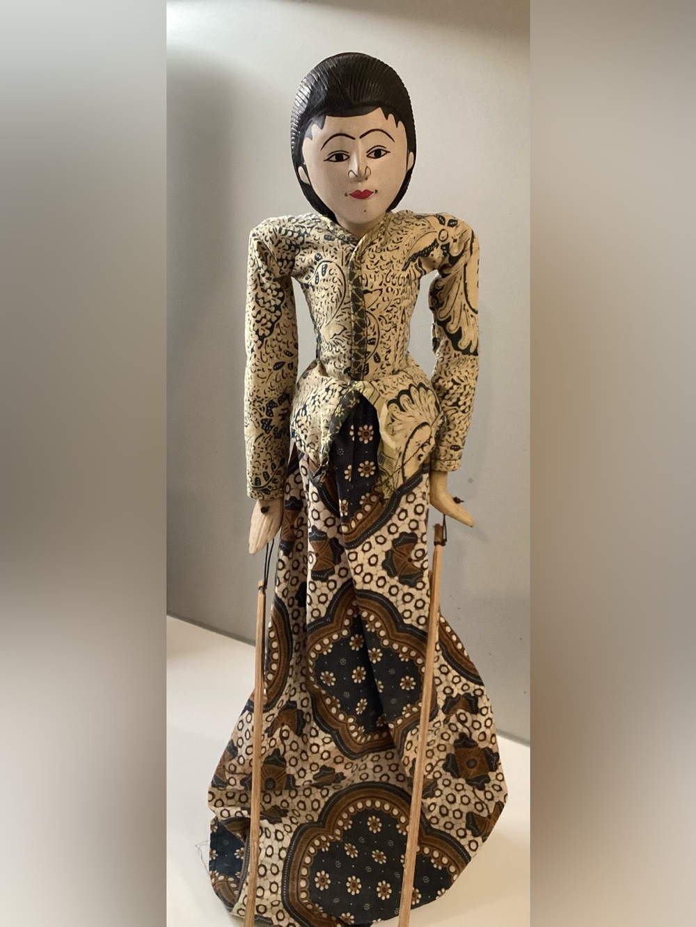 Antique Indonesian Wayang handcrafted Princess hand puppet Art Sculpture